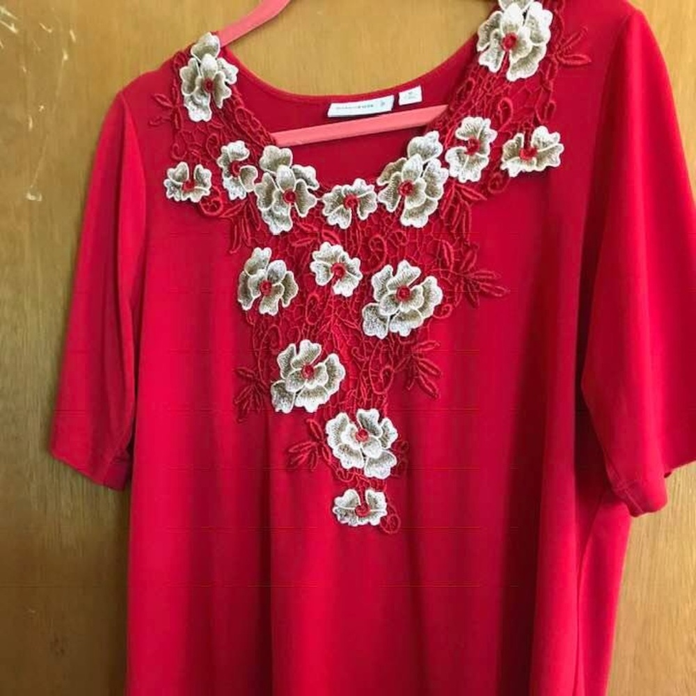 Susan Graver butterknit top with floral design